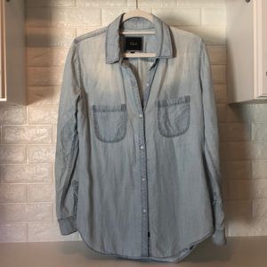 💙 Rails relaxed boyfriend chambray shirt.